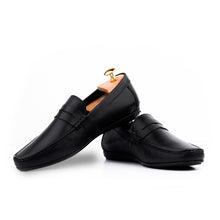 Load image into Gallery viewer, Smart Penny Moccasins - Black