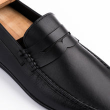 Load image into Gallery viewer, Smart Penny Moccasins - Black
