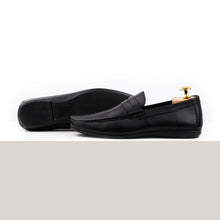 Load image into Gallery viewer, Smart Penny Moccasins - Black