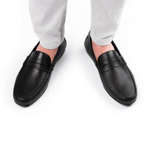 Load image into Gallery viewer, Smart Penny Moccasins - Black