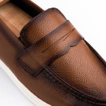 Load image into Gallery viewer, Modern Two-Toned Loafers - Tan