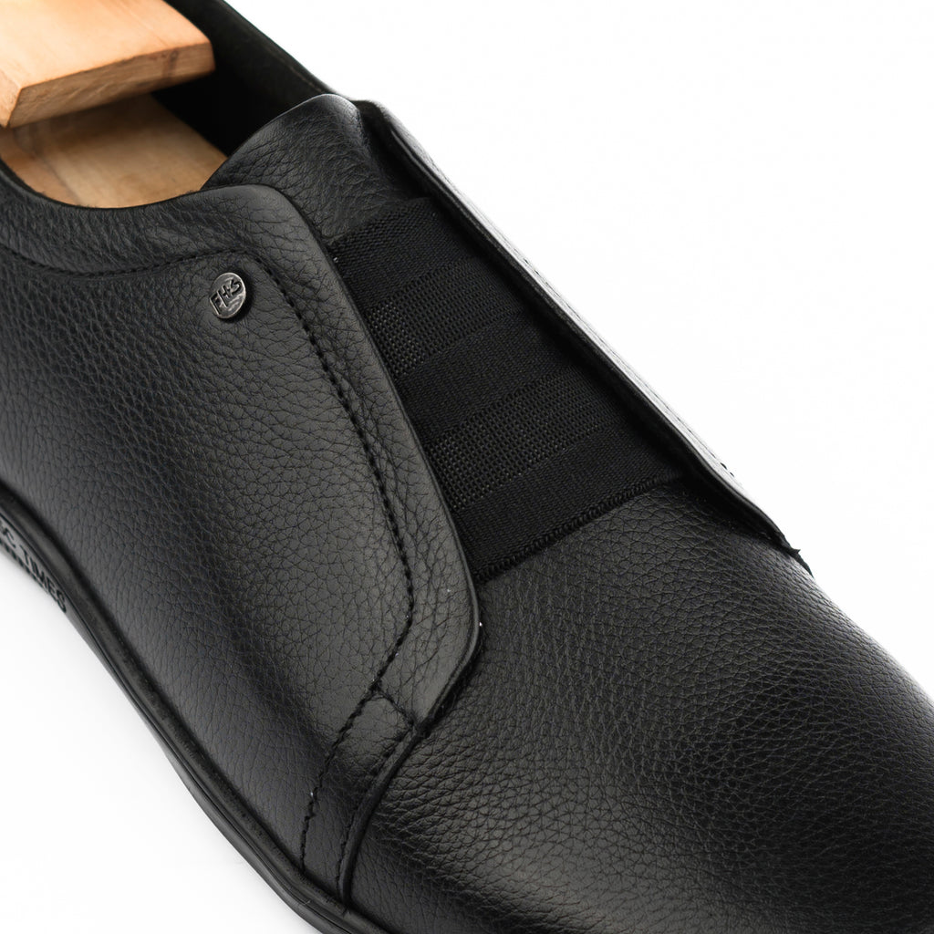 Elite Minimalist Sneakers - Black