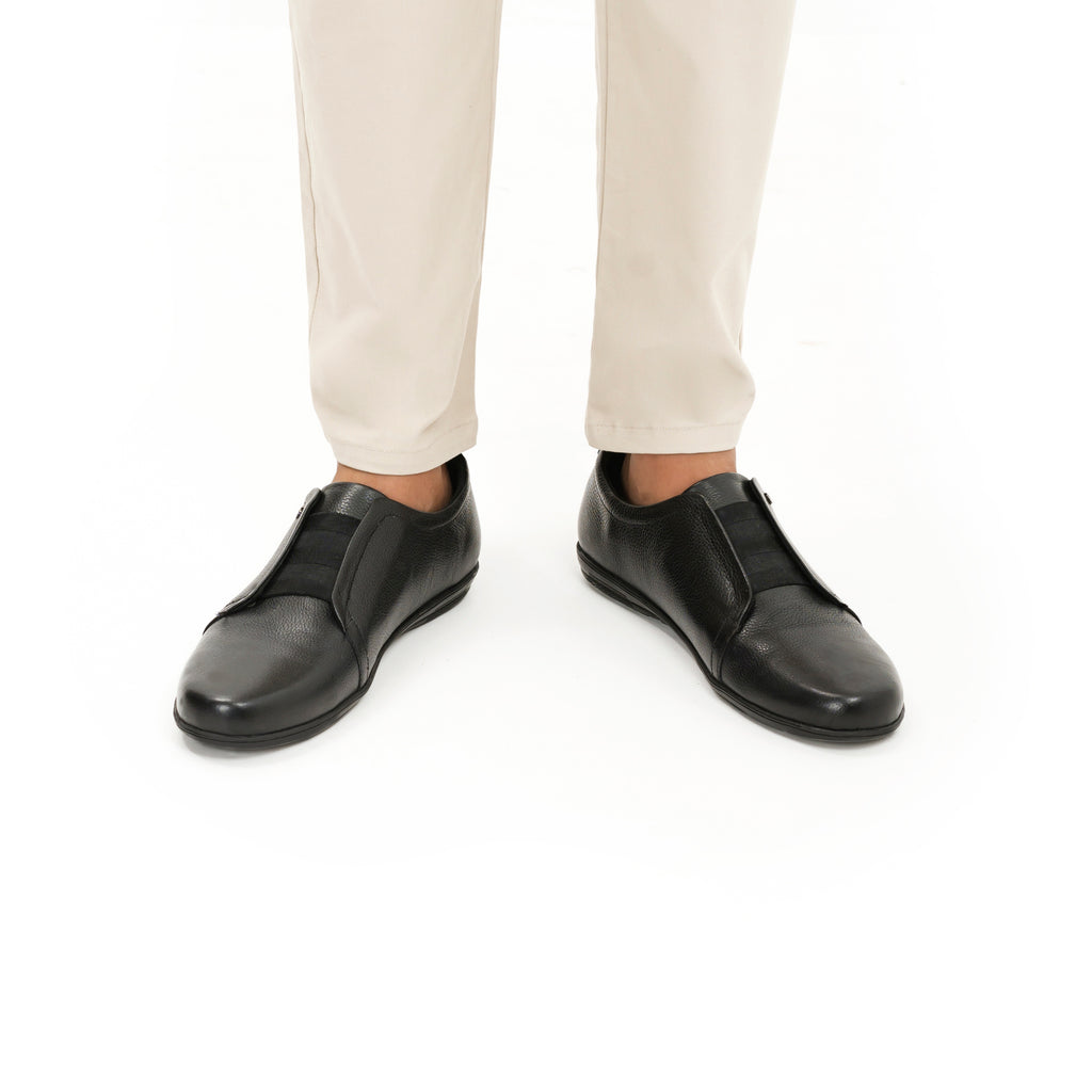 Elite Minimalist Sneakers - Black