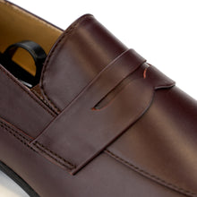 Load image into Gallery viewer, Dual Tone Leather Loafer - Maroon