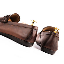 Load image into Gallery viewer, Dual-Shade Dotted Moccasin - Brown