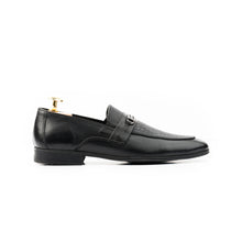 Load image into Gallery viewer, Crocodile-Vamp Buckled Loafers - Black