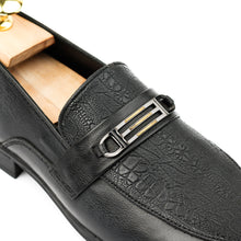 Load image into Gallery viewer, Crocodile-Vamp Buckled Loafers - Black