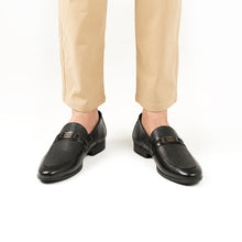 Load image into Gallery viewer, Crocodile-Vamp Buckled Loafers - Black