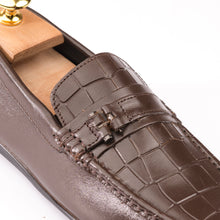 Load image into Gallery viewer, Saddle buckle Moccasin - Brown