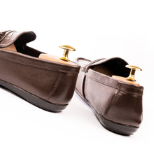 Load image into Gallery viewer, Saddle buckle Moccasin - Brown