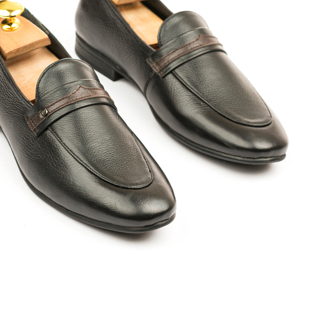 Two-Toned Grain Leather Buckle Loafers - Black