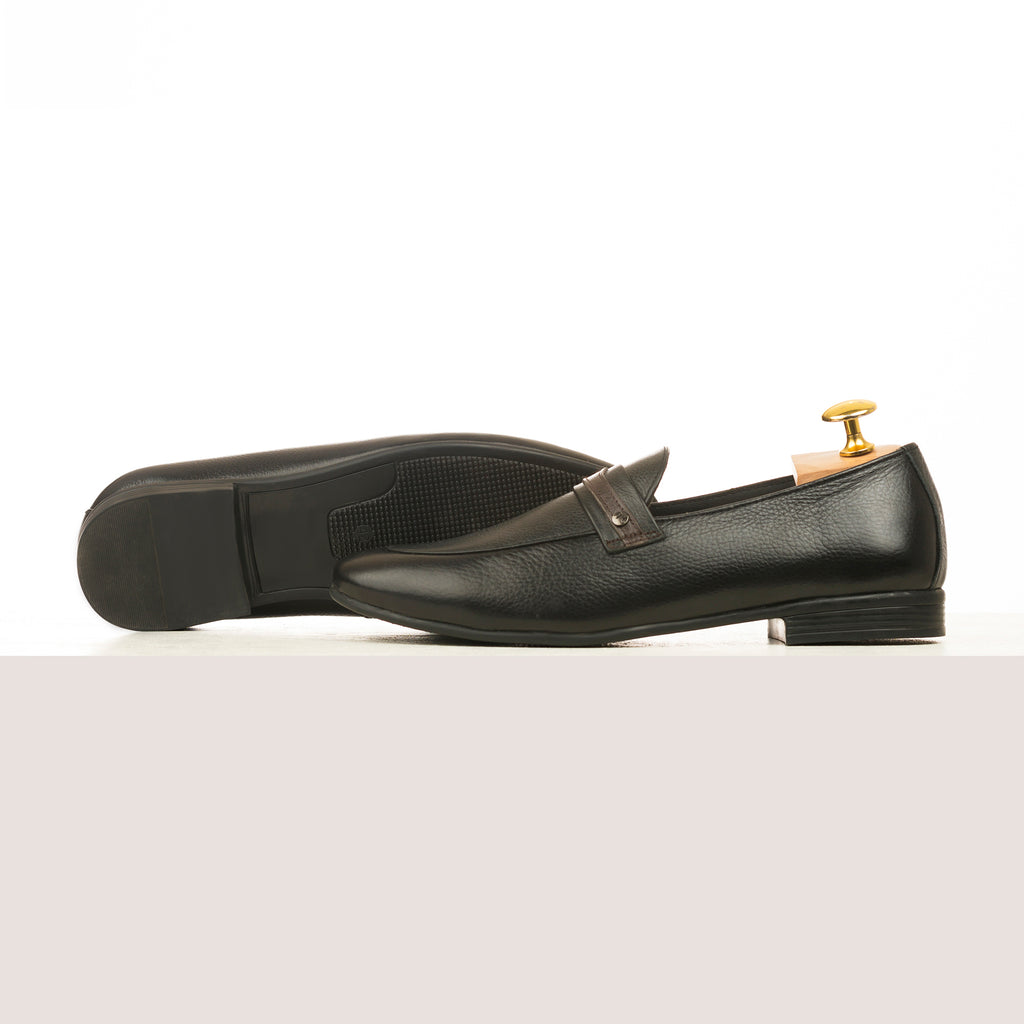 Two-Toned Grain Leather Buckle Loafers - Black