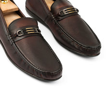 Load image into Gallery viewer, Two-Toned Dotted Moccasins - Brown