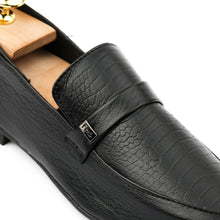 Load image into Gallery viewer, Crocodile-Textured Comfort Loafers - Black