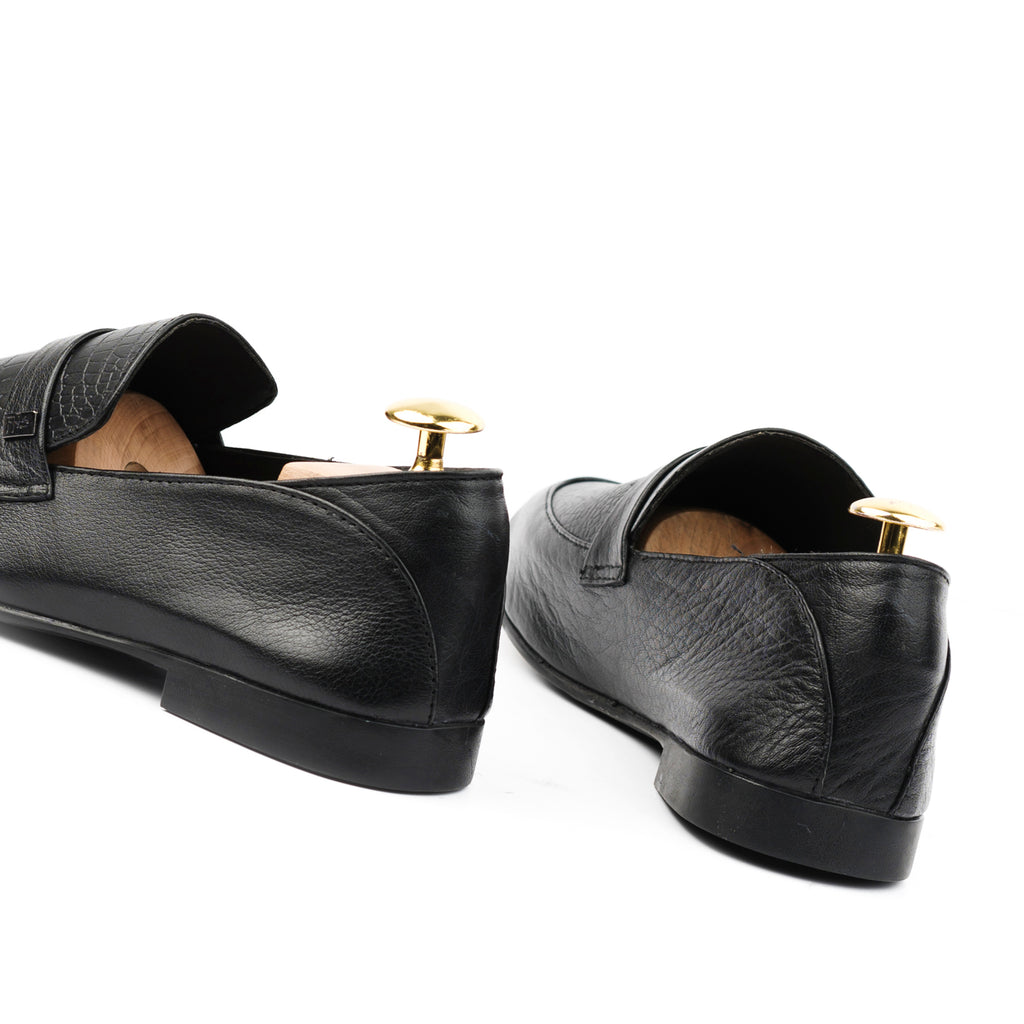 Crocodile-Textured Comfort Loafers - Black