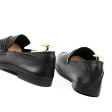Load image into Gallery viewer, Crocodile-Textured Comfort Loafers - Black