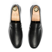 Load image into Gallery viewer, Crocodile-Textured Comfort Loafers - Black