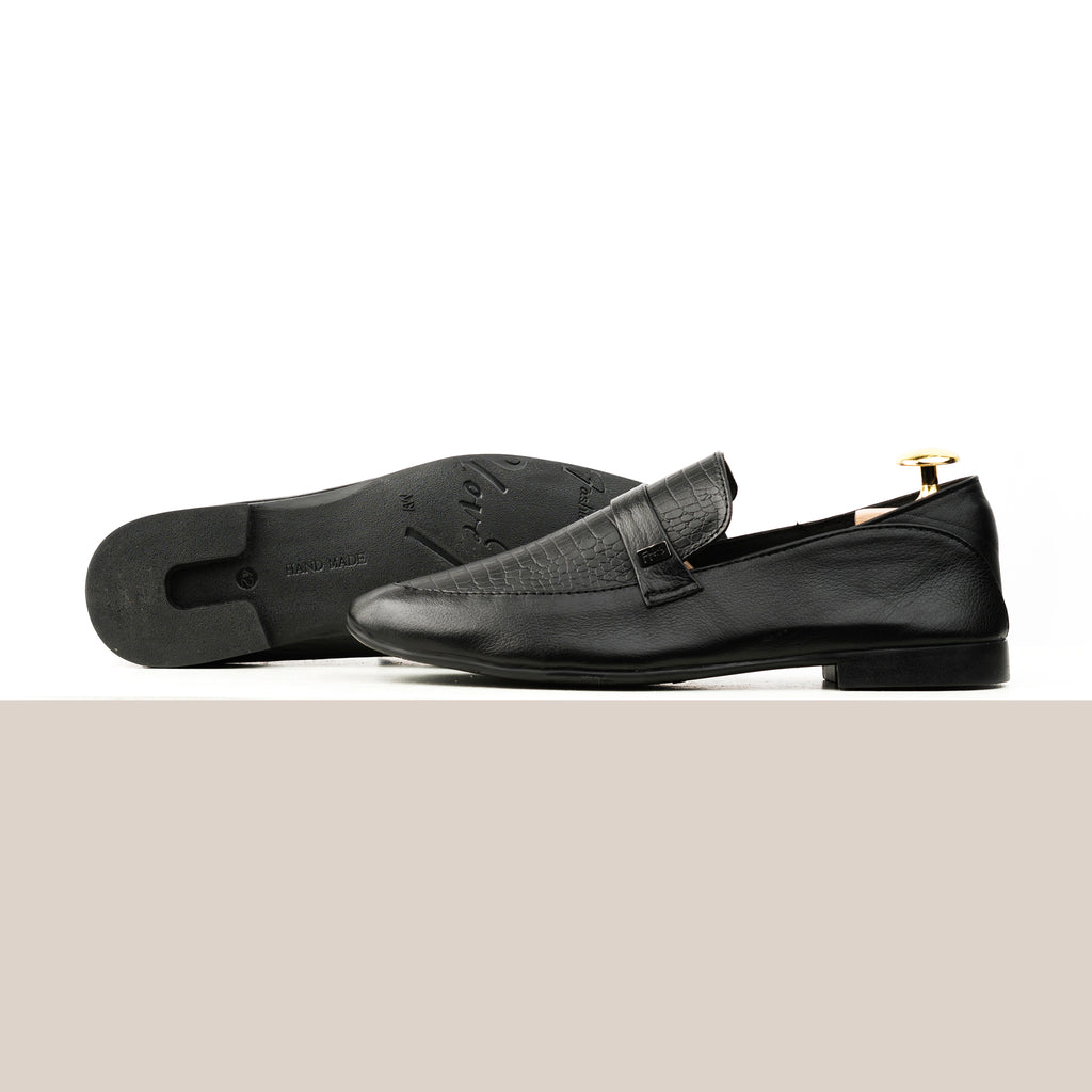 Crocodile-Textured Comfort Loafers - Black
