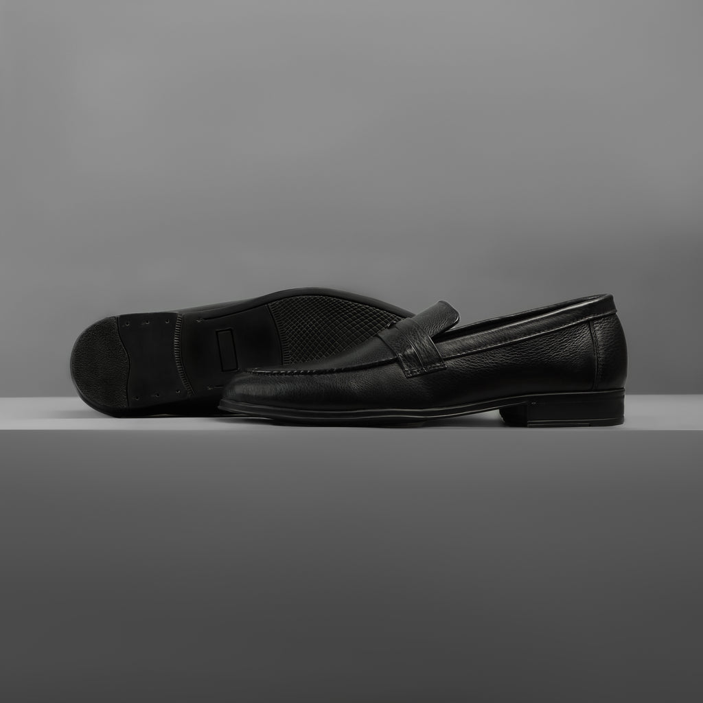 Minimalist Leather Loafers-Black