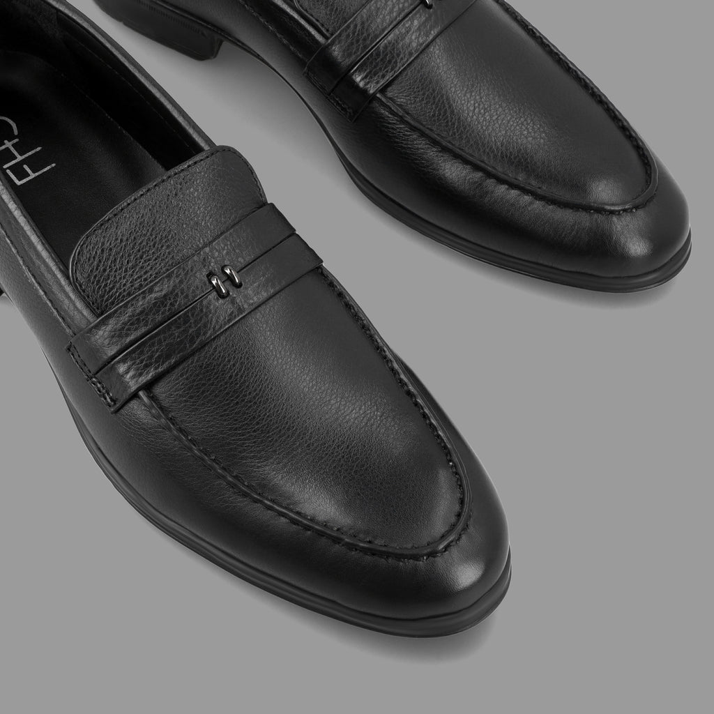 Minimalist Leather Loafers-Black