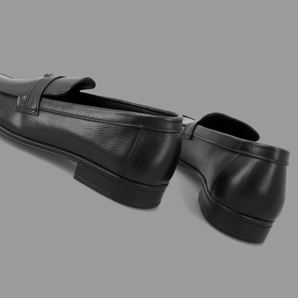 Minimalist Leather Loafers-Black