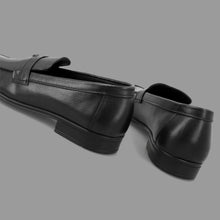 Load image into Gallery viewer, Minimalist Leather Loafers-Black