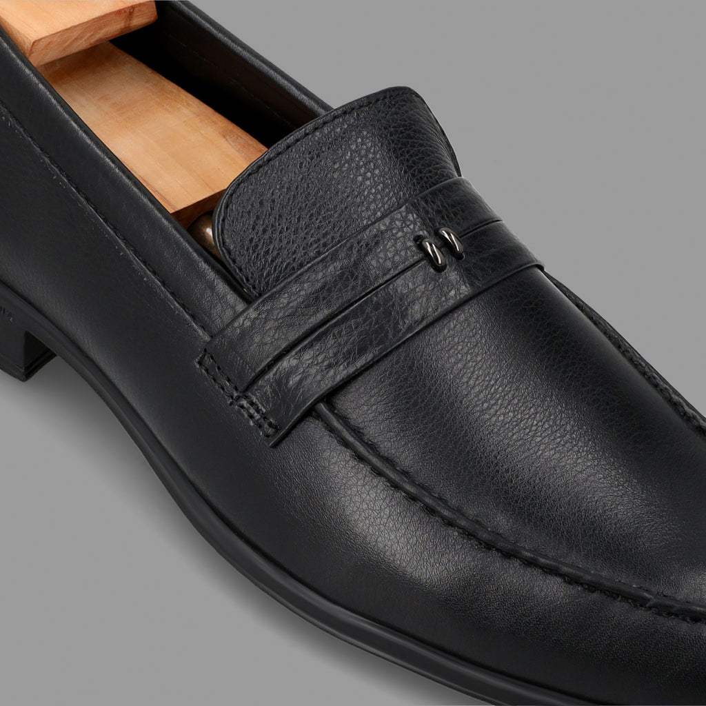 Minimalist Leather Loafers-Black