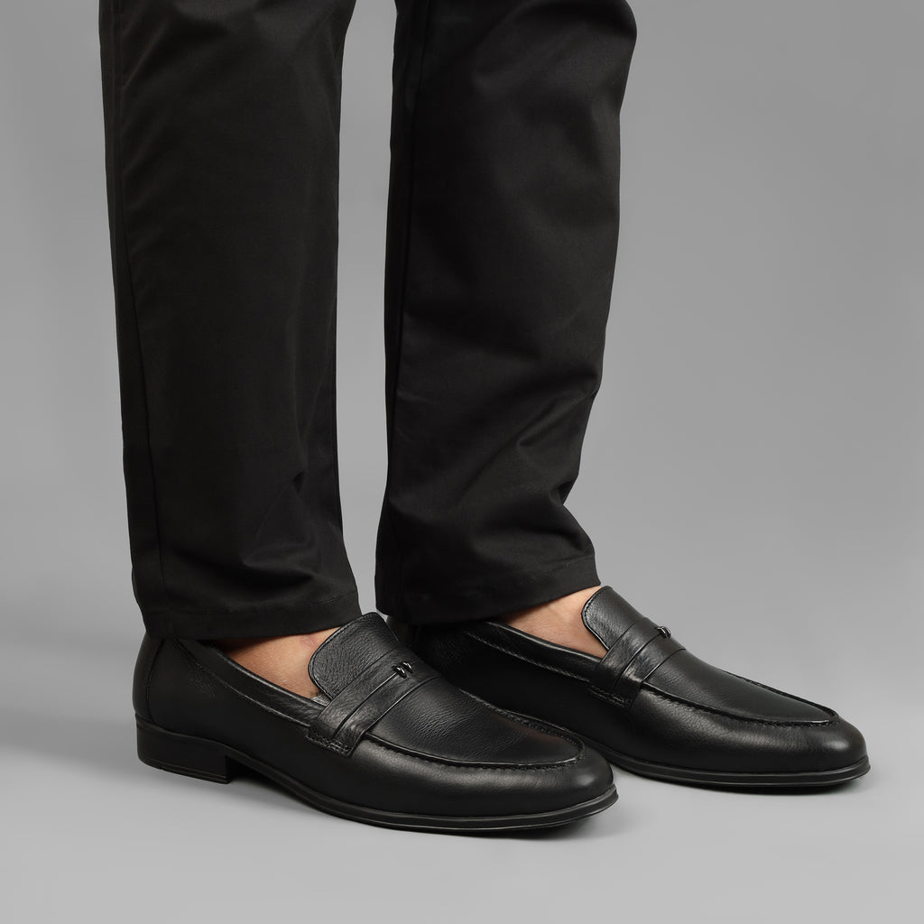 Minimalist Leather Loafers-Black