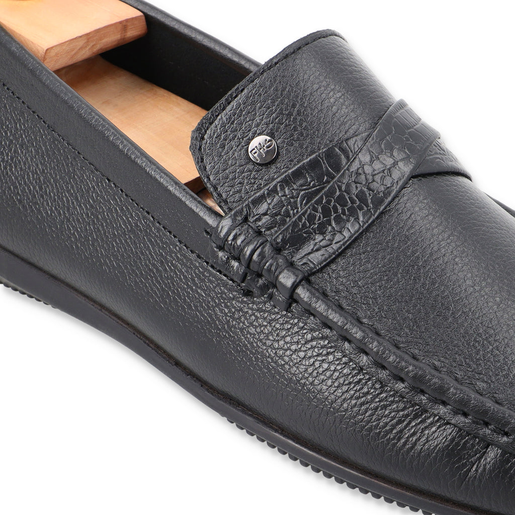 Classic Cross Stripped Moccasins - Black