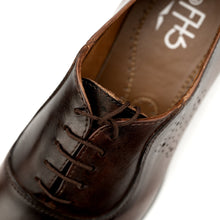 Load image into Gallery viewer, Classic Brogue Oxford - FHS Official